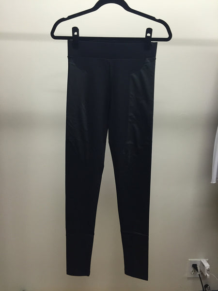 Out Roommate Legging